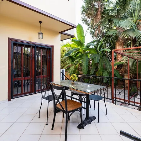 Saye House Апартаменты *