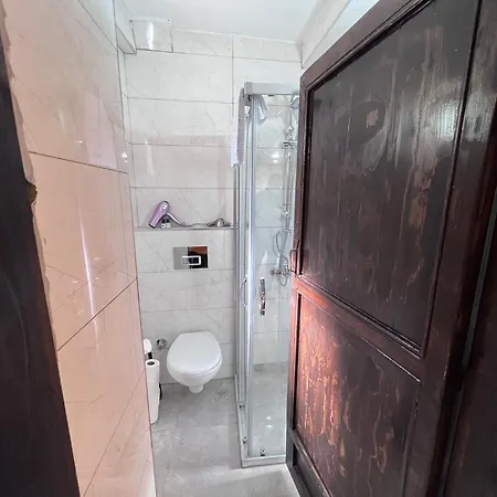 Aparthotel Saye House *