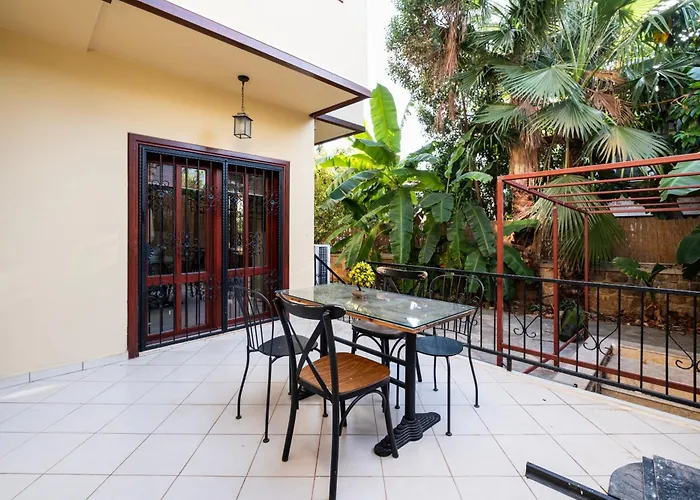 Saye House Apartman *